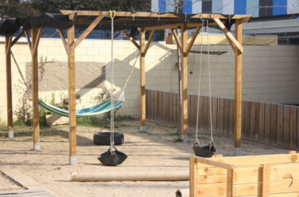 De pati a jardí a les escoles bressol municipals Cavall de Cartró 1De pati a jardí a les escoles bressol municipals Cavall de Cartró 1