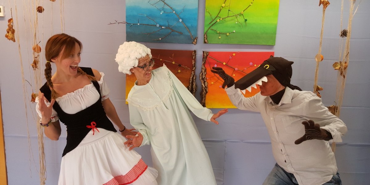 Fem un musical de la Caputxeta Vermella a l'escola bressol | Cavall de  Cartró - Serveis Educatius