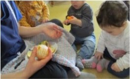 Degustación de frutas en la escuela infantil